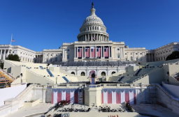 Picture cred : https://abcnews.go.com/US/trumps-inauguration-coldest-decades/story?id=117740964
